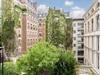 Modern Living Close to Iconic Paris Landmarks