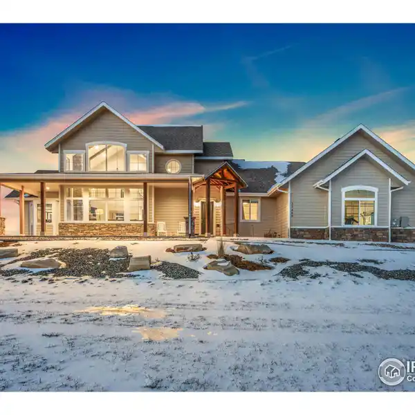 EXQUISITE HOME ON 2.5 ACRES