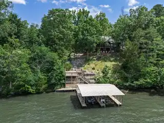 Beautifully Remodeled Home on Lake Hamilton