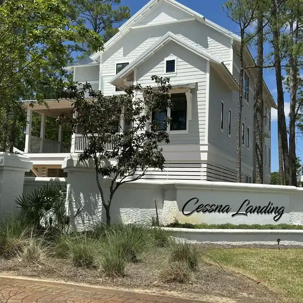 BEAUTIFUL HOME IN CESSNA LANDING