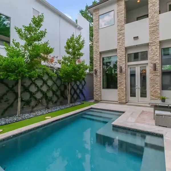 STUNNING HYDE PARK RETREAT WITH POOL
