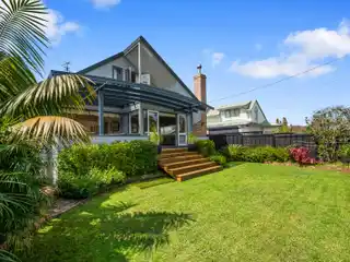 Contemporary Coastal Home Between Two Iconic Beaches