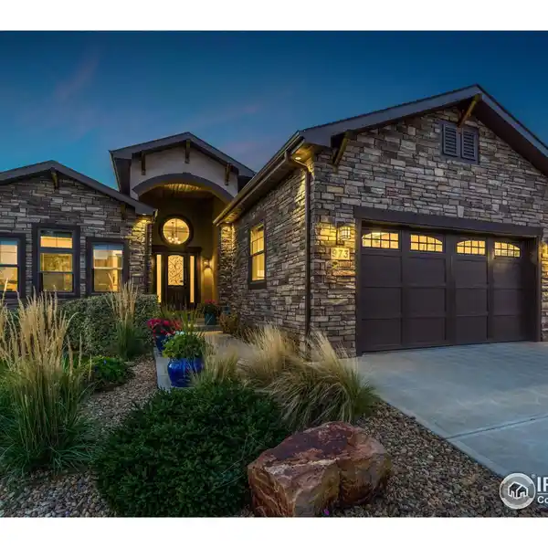 SPRAWLING RANCH RETREAT WITH LUXURIOUS FINISHES