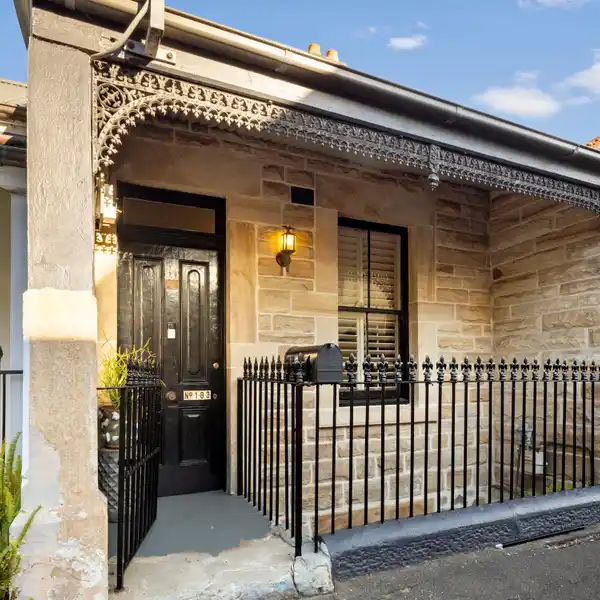 SANDSTONE TERRACE WITH SPECTACULAR VIEWS