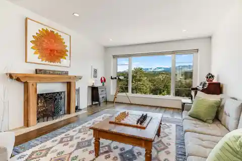 Gracious Home with Mountain Views