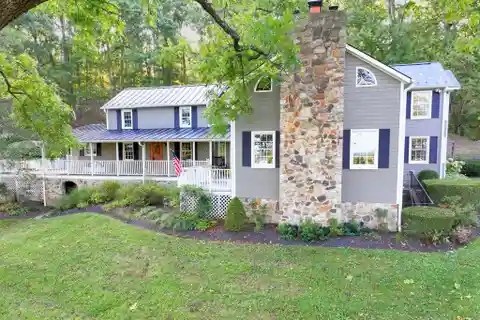 Charming Farmhouse-Style Residence