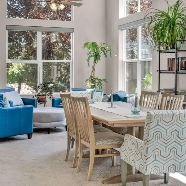 SERENE LUXURY LIVING IN CARRIAGE HOUSE