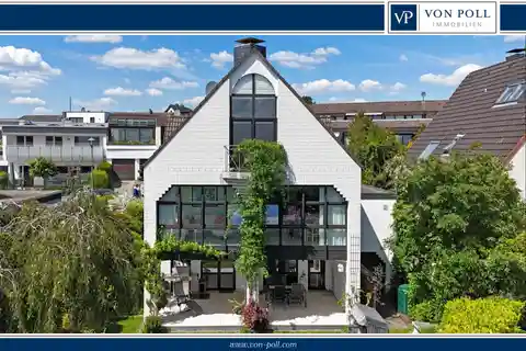 Architect-Designed House in a Prime Location