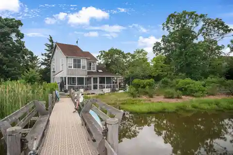 Cottage for Rent on Upper Sag Harbor Cove