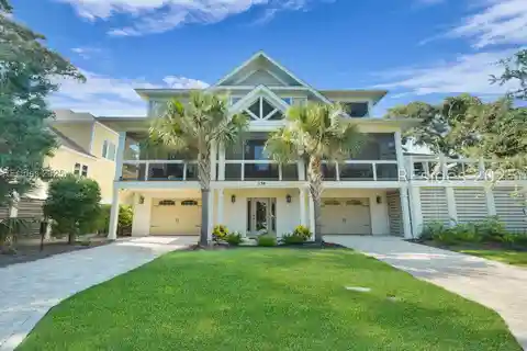 Expansive Luxury Beach Home Retreat