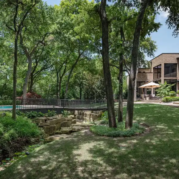 STYLISH CONTEMPORARY OASIS IN PRESTON HOLLOW