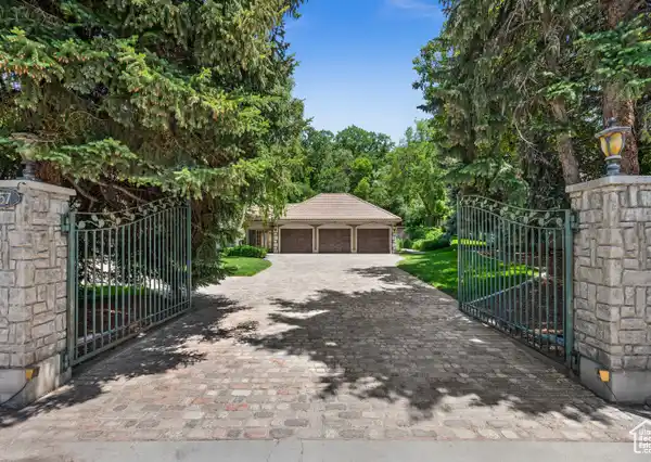 THE HOLLADAY HOUSE