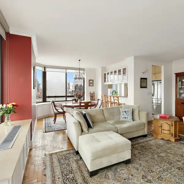 IMPRESSIVE CONDOP LIVING - NO APPROVAL