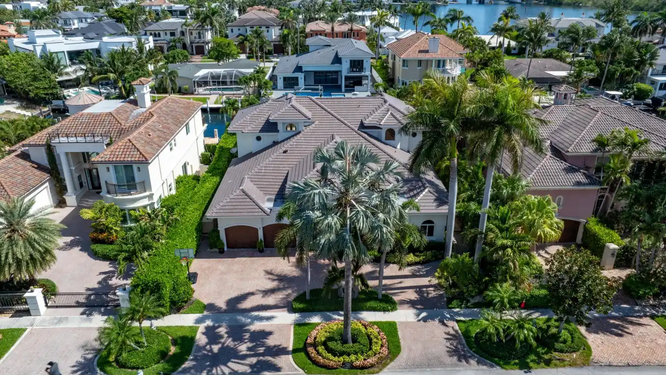 Deepwater Estate in the Desirable Lake Rogers Community