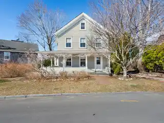 Charming Cottage for Rent in an Awesome Location