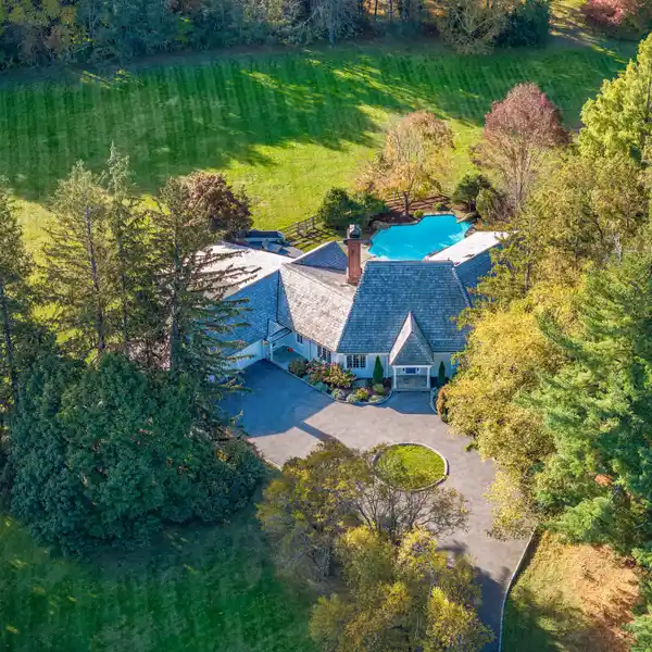 REYNWOOD MANOR IN COVETED BACK COUNTRY GREENWICH