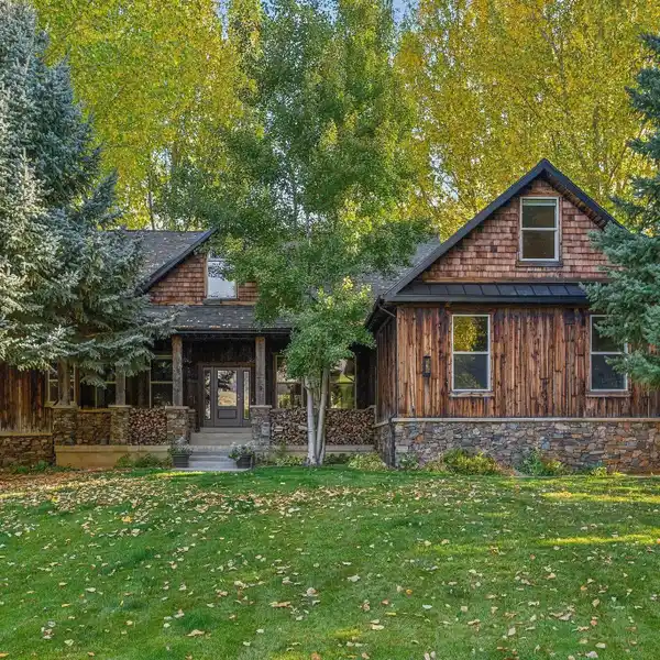 REMARKABLE ESTATE IN EDEN