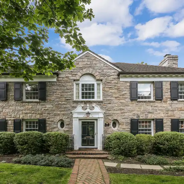 CLASSIC GEORGIAN COLONIAL IN COVETED CRANE BERKLEY