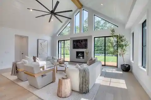 Modern Gem in the Vibrant Springs Area