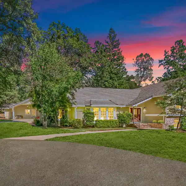 DISTINGUISHED CUSTOM RESIDENCE ON THREE ACRES