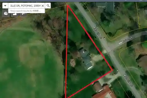 Prime Acre in Prestigious Lake Normandy Estates