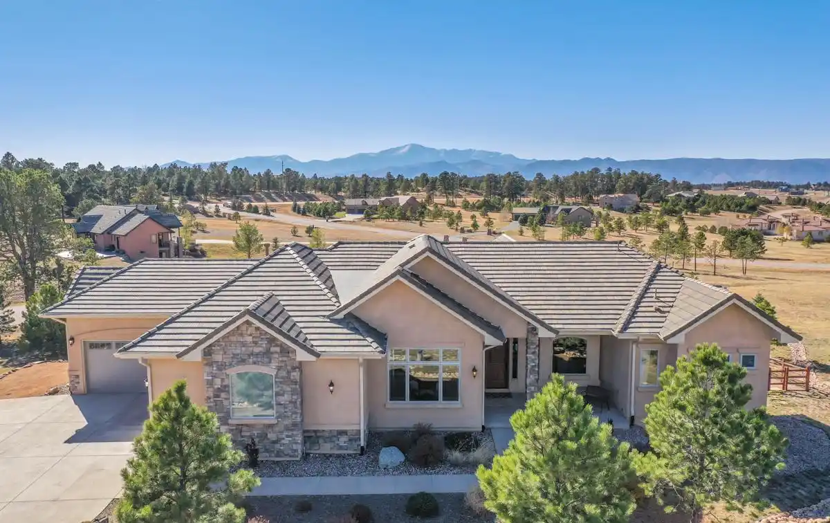  Lovely Custom Ranch with Sweeping Mountain Views