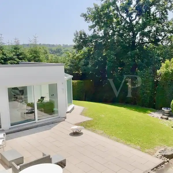 A RARITY ABOVE THE BOTTIGTAL