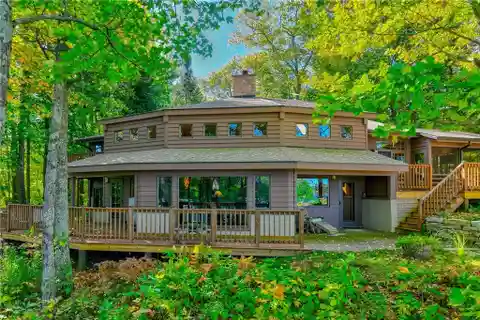 Little Round Lake Distinctive Property