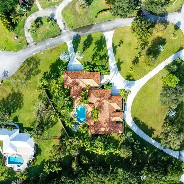 REMARKABLE METICULOUSLY DESIGNED ESTATE