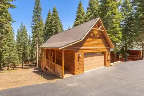 Luxury Mountain Retreat with Forest Views
