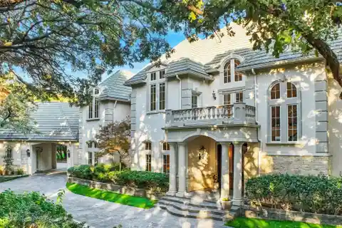 Exquisite Estate on Prestigious Wyck Hill Lane