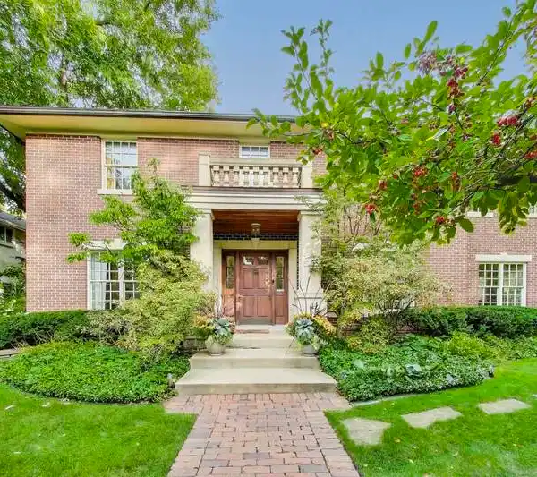 CLASSIC CRAFTSMANSHIP WITH MODERN UPDATES