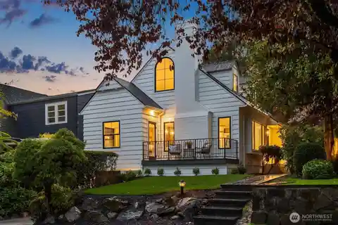 Style and Substance in the Heart of Laurelhurst