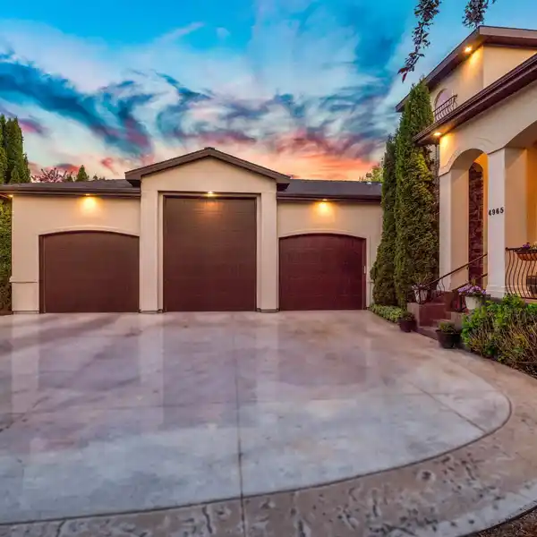 STUNNING ESTATE FULL OF UPGRADES