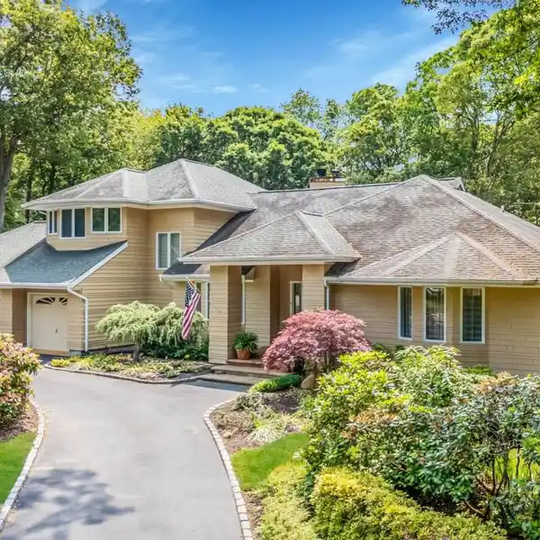ONE-OF-A-KIND ESTATE BLENDING ELEGANCE AND FUNCTIONALITY