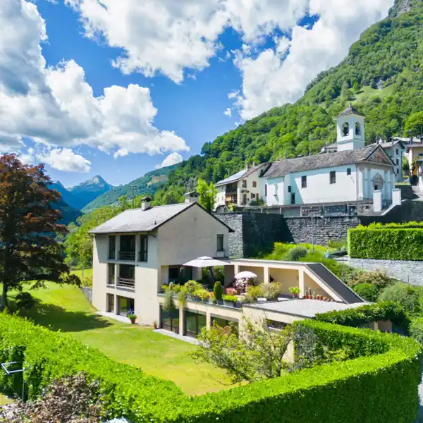 SPACIOUS VILLA SURROUNDED BY GREENERY