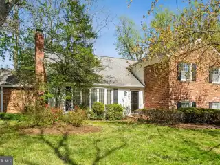 Are Bethesda Gem on Half-acre Cul-de-sac Lot