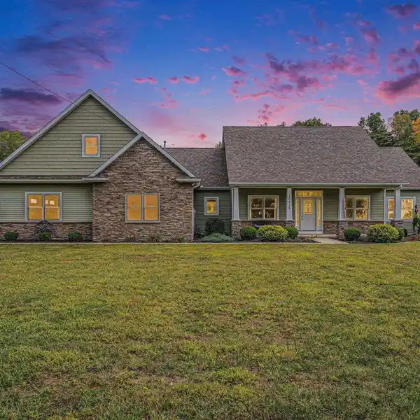 MODERN CONVENIENCES IN A SERENE LOCATION