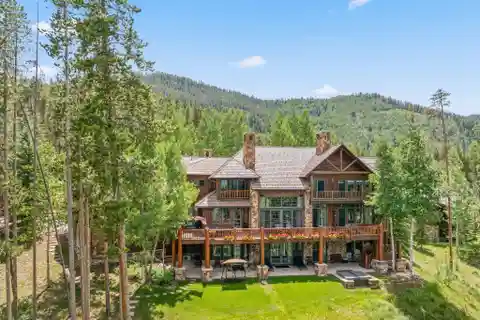 Remarkable Mountain Estate