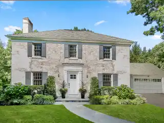 Stunning Colonial Situated on a Tranquil Cul-De-Sac