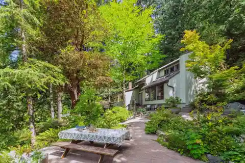 Lions Bay Retreat with Ocean Views