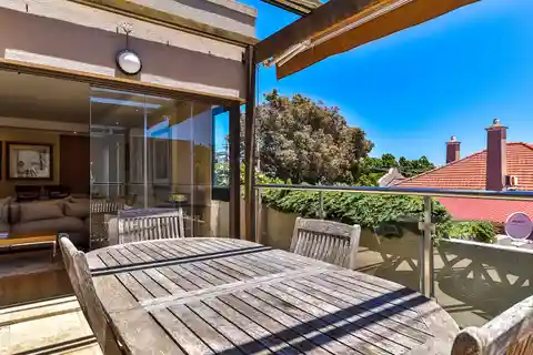 Family Living with Great Accommodation in Avenue Des Huguenots