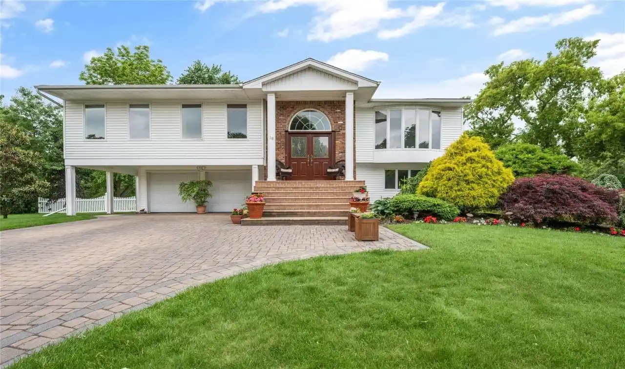 Lovely Home in the Famed Candy Section of Commack