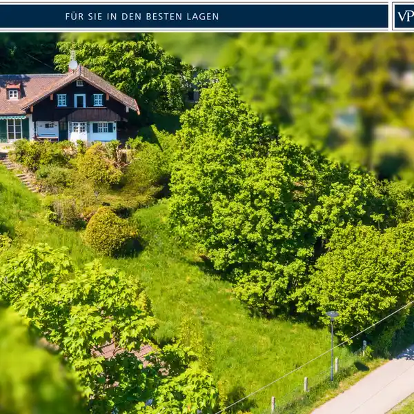 A PLACE THAT TELLS STORIES – WITH A VIEW OF THE LAKE, CASTLE AND MOUNTAINS