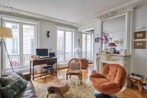 Peaceful First Floor Apartment Overlooking Courtyard