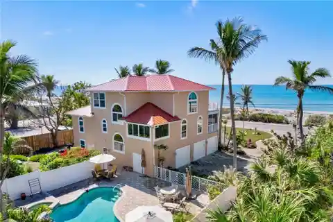 Beachfront Home Between the Gulf and Bay