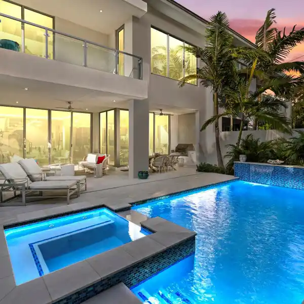 CONTEMPORARY MODEL TOWNHOME