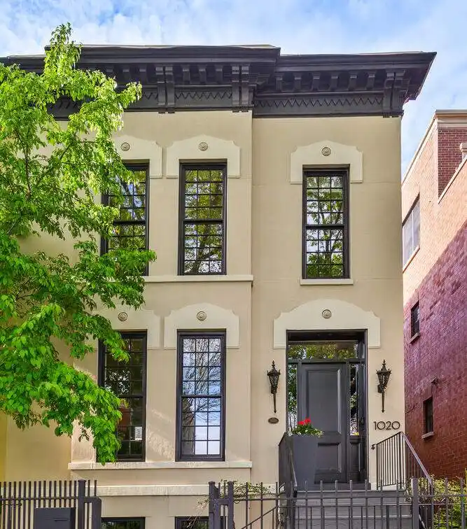 Picture Perfect Lincoln Park Rowhome
