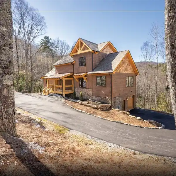 SPACIOUS AND TRANQUIL HOME IN CHINQUAPIN