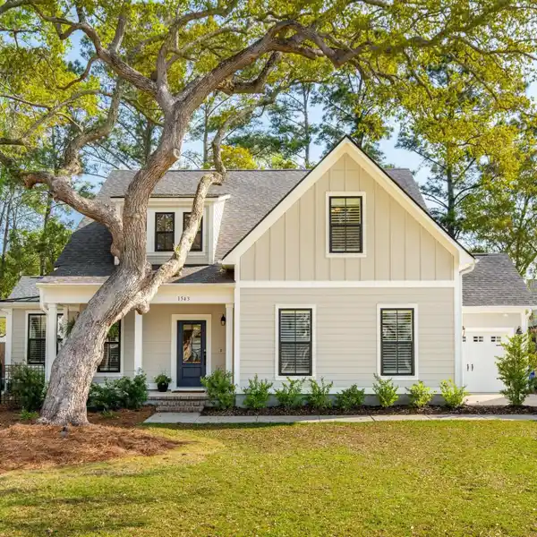 LOWCOUNTRY CHARM WITH MODERN COMFORT